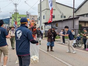 【地域活性化MAX委員会】会津藩公行列にて給水活動を行いました